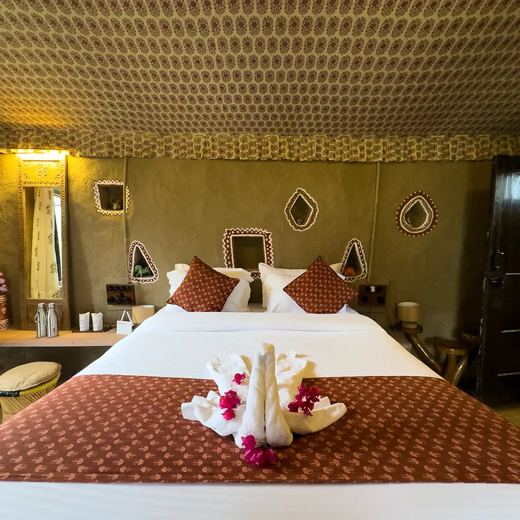 Book Luxury Mud Hut Rooms in Sariska Photo 4
