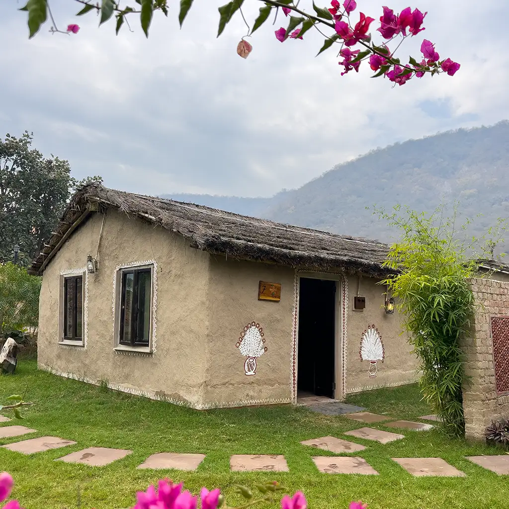 Book Luxury Mud Hut Rooms in Sariska Photo 6